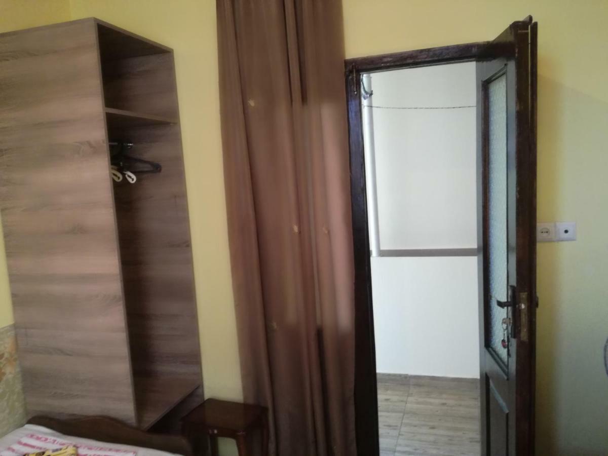 Guest House Nino Batumi Exteriér fotografie